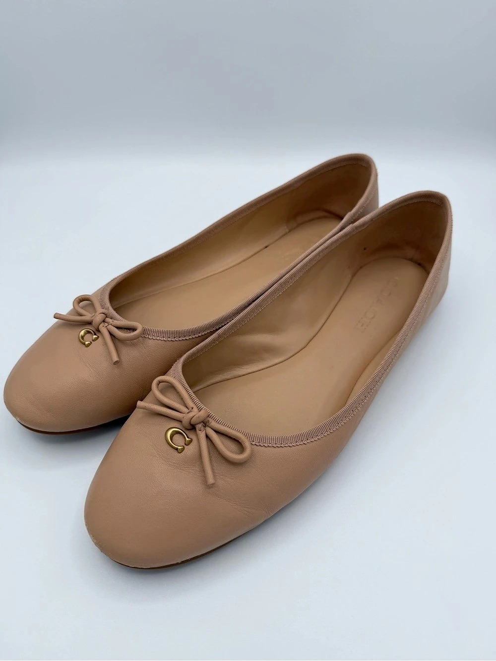 Coach Bow Ballet Flats in beige size 8.5